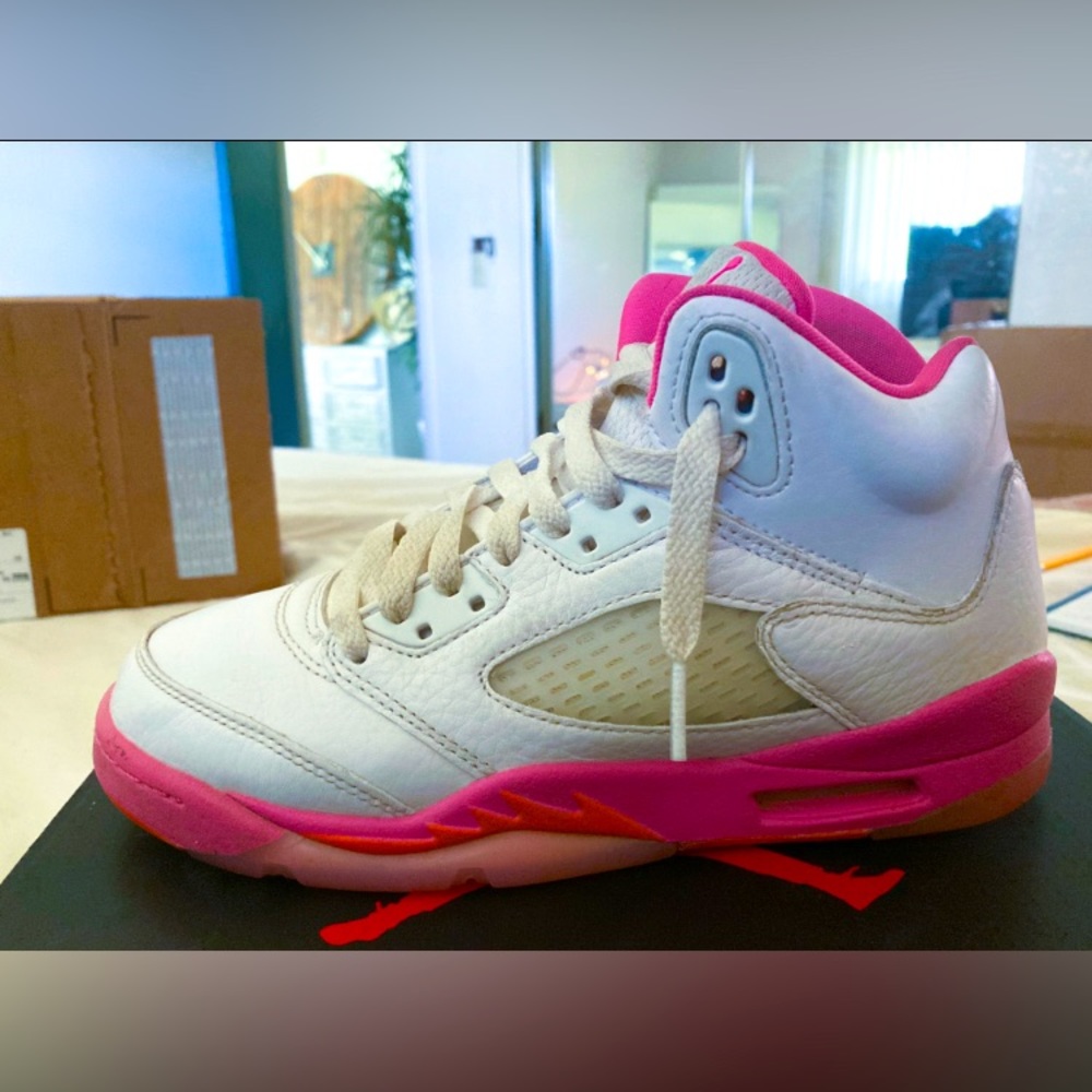 Air Jordan 5 retro  White/Pinksicle-Safety Orange size 5 in big kids